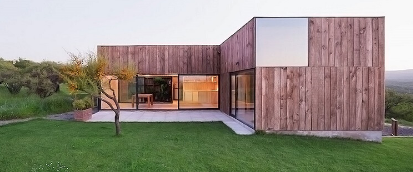 casa con fachada de madera