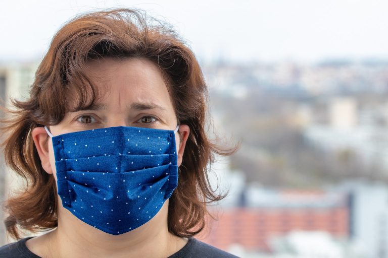 Lo que necesitas saber sobre el uso de una mascarilla para prevenir virus y bacterias.