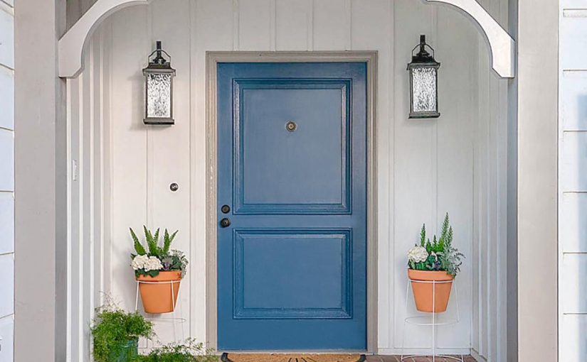 puerta exterior azul