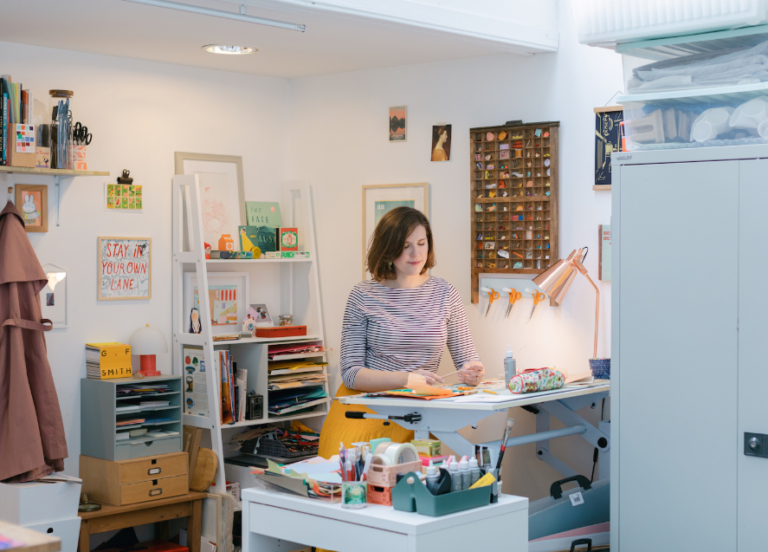 Proyectos DIY para organizar tu espacio creativo